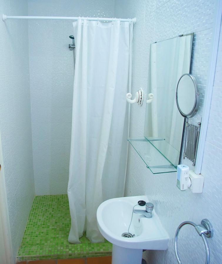 Standard Single Room,139907286:JPEG
