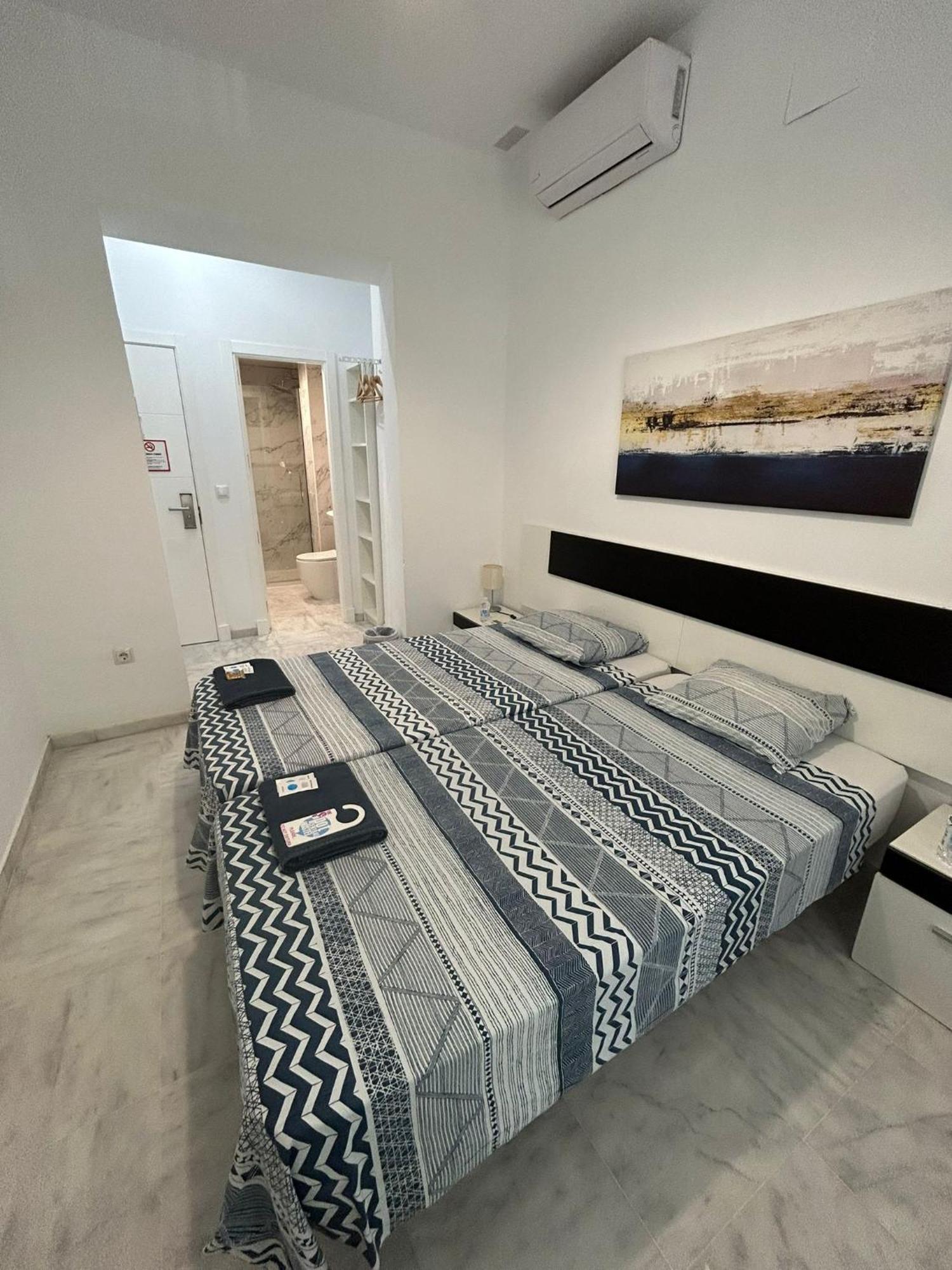 Twin Room Private Bathroom