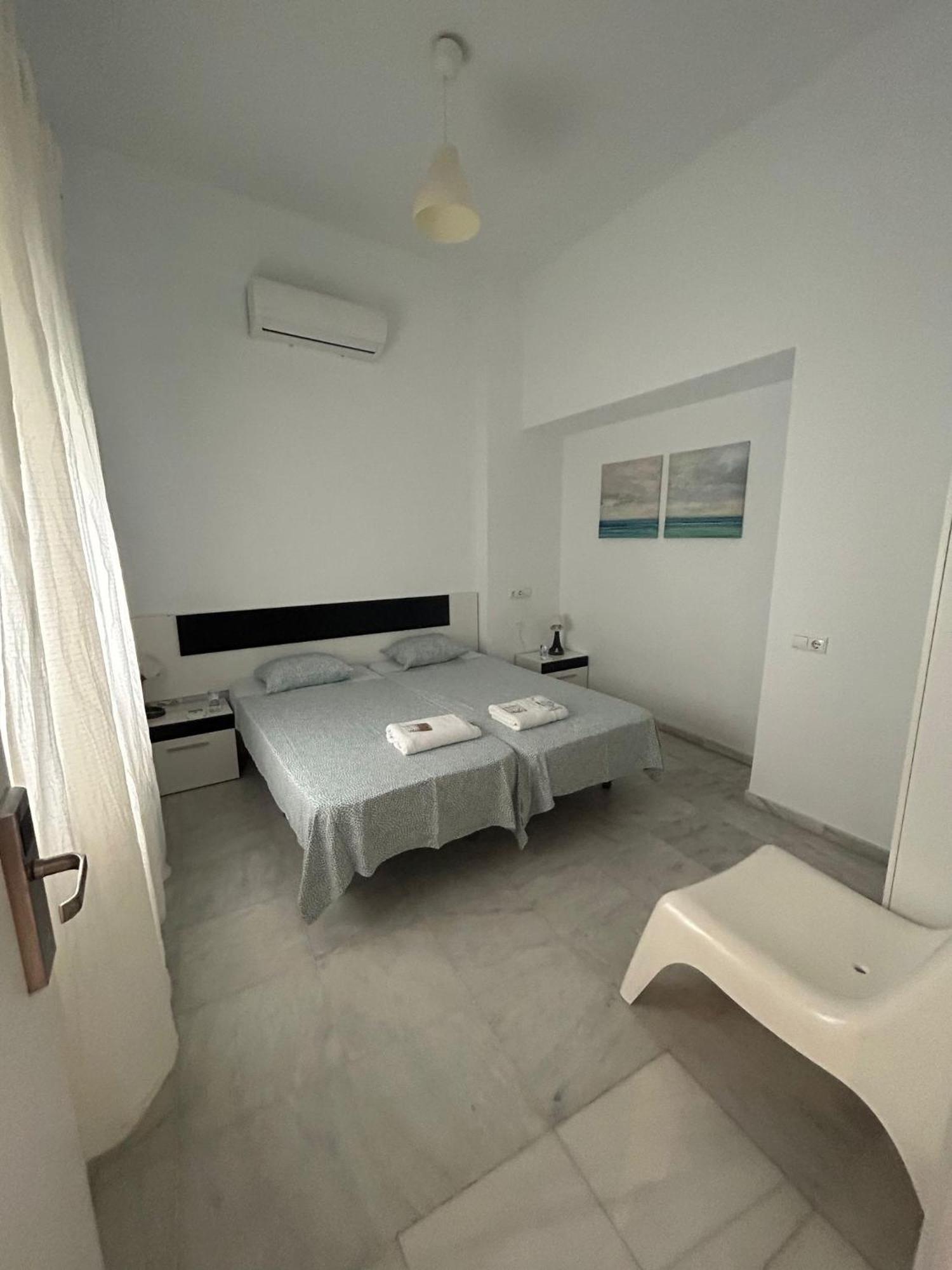 Twin Room,1552892164:JPEG