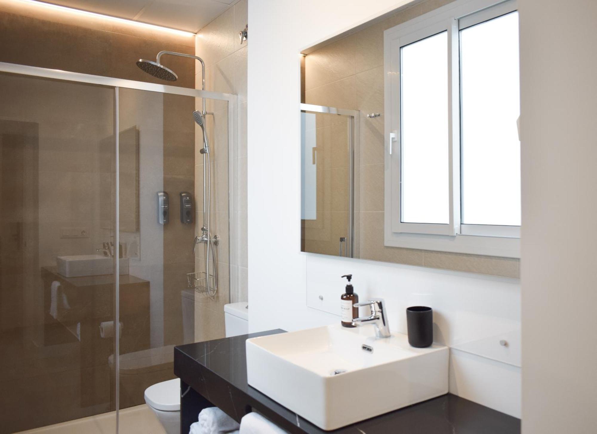 Double Room,1485907342:JPEG