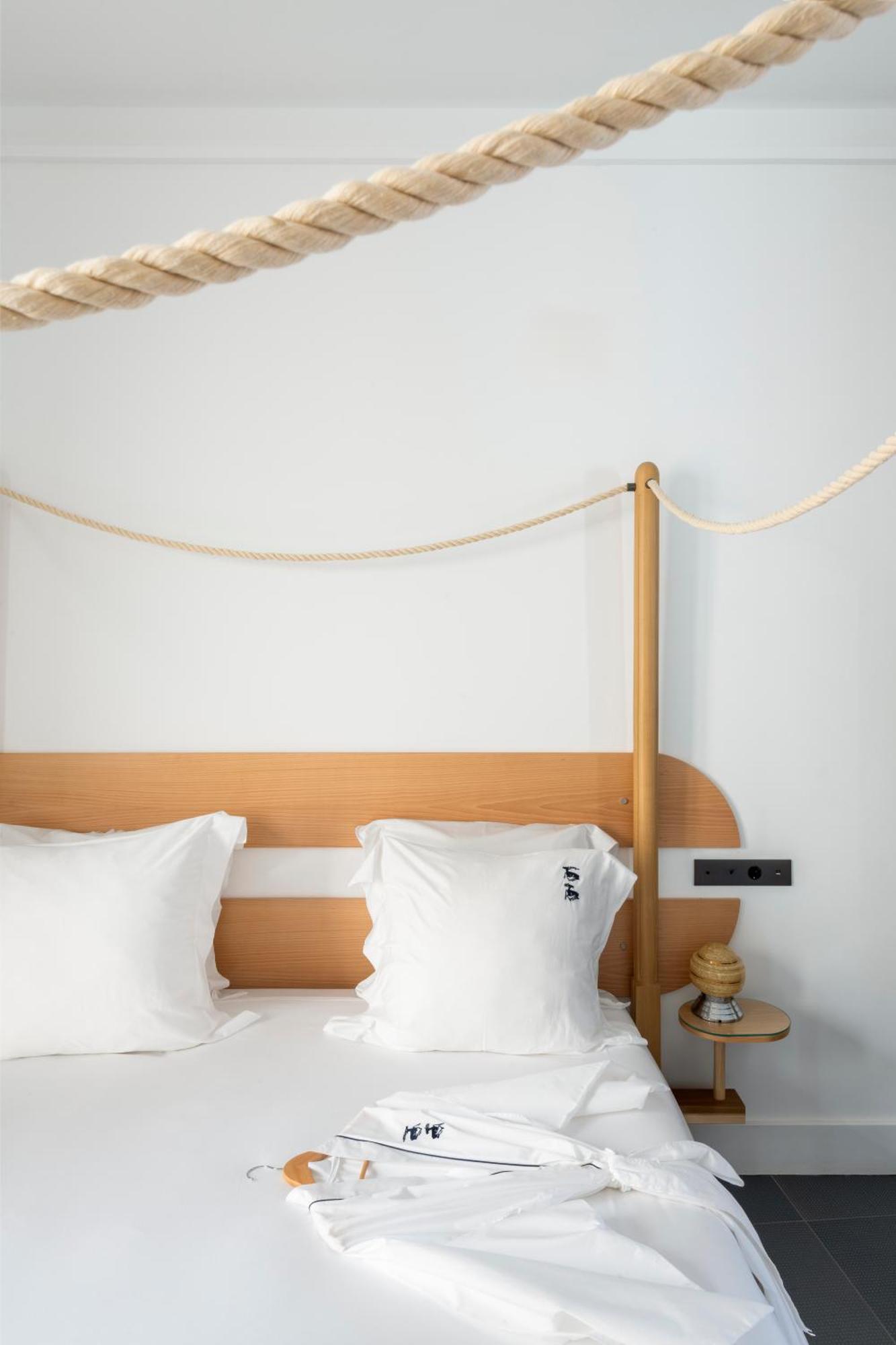 Deluxe Double Room,1663333454:JPEG