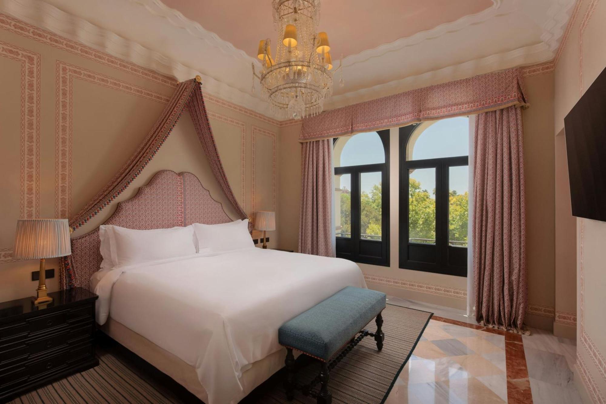 Deluxe King Suite