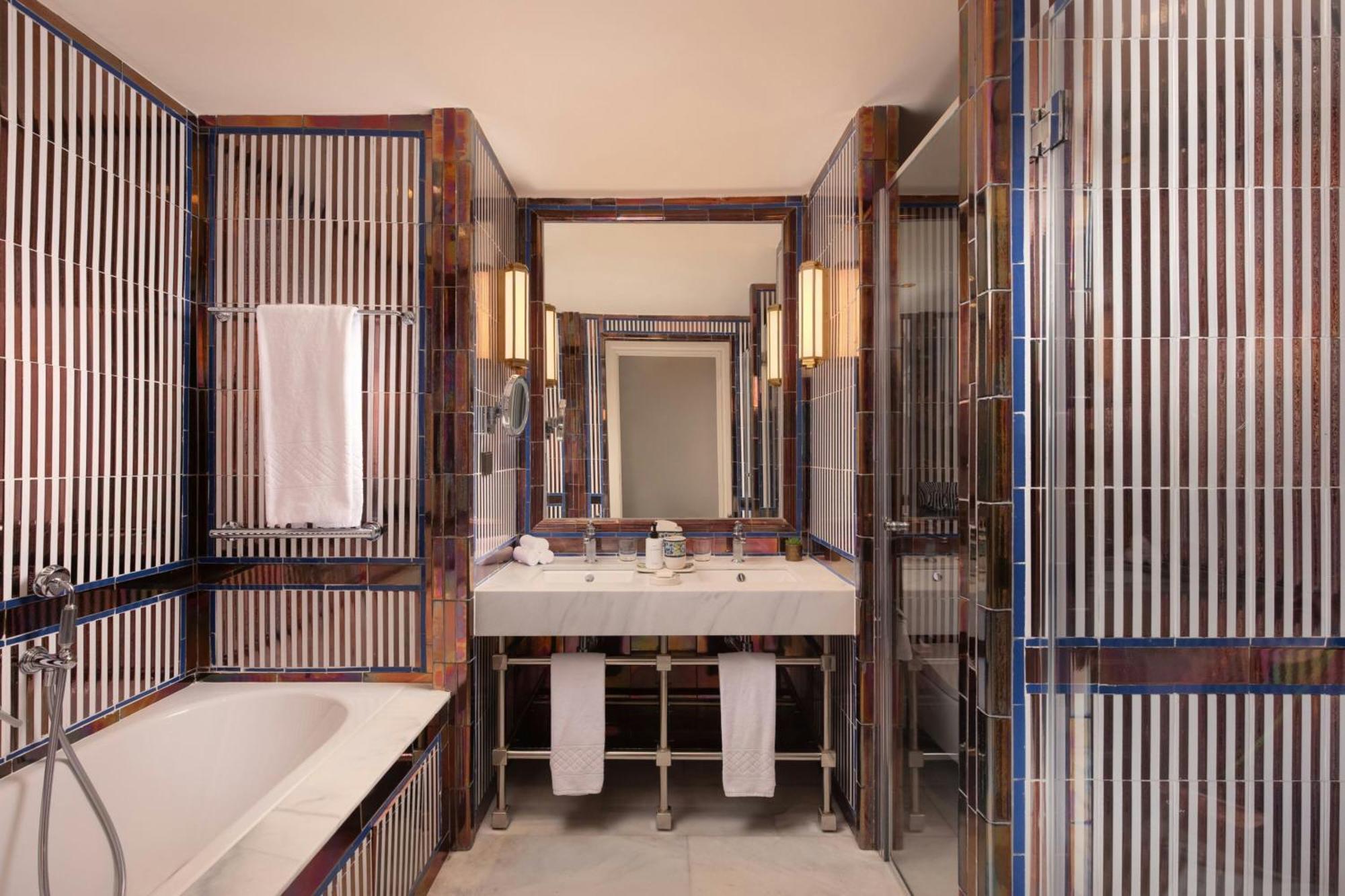 Deluxe Suite Twin