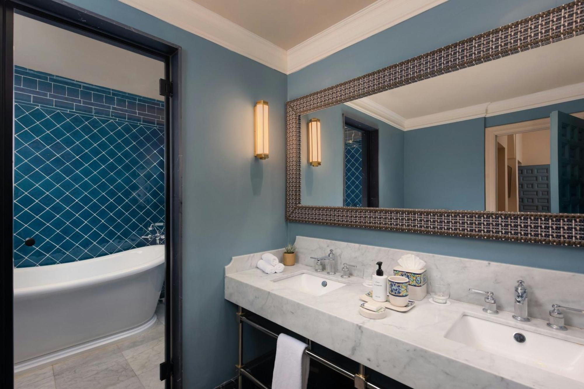 Deluxe Suite Twin