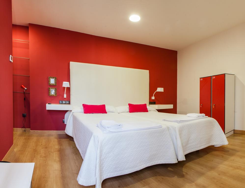 Triple Room,1319378008:JPEG