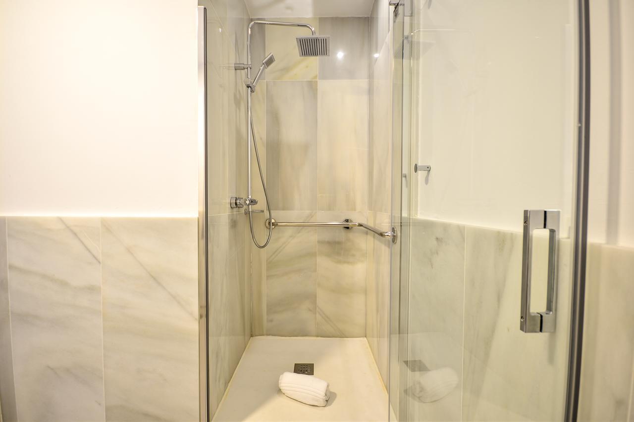 Standard Double or Twin Room,518191305:JPEG