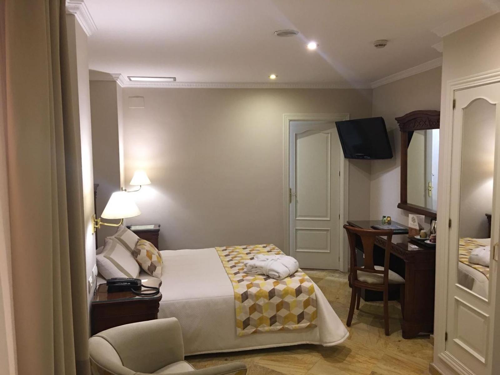 Double Room,701641429:JPEG