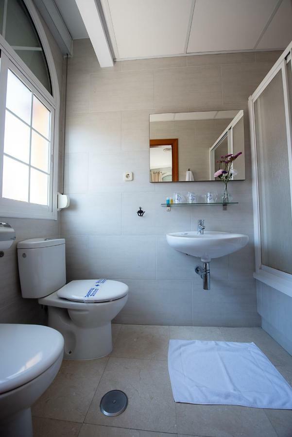 Habitación Doble con cama supletoria y baño privado - 2 camas